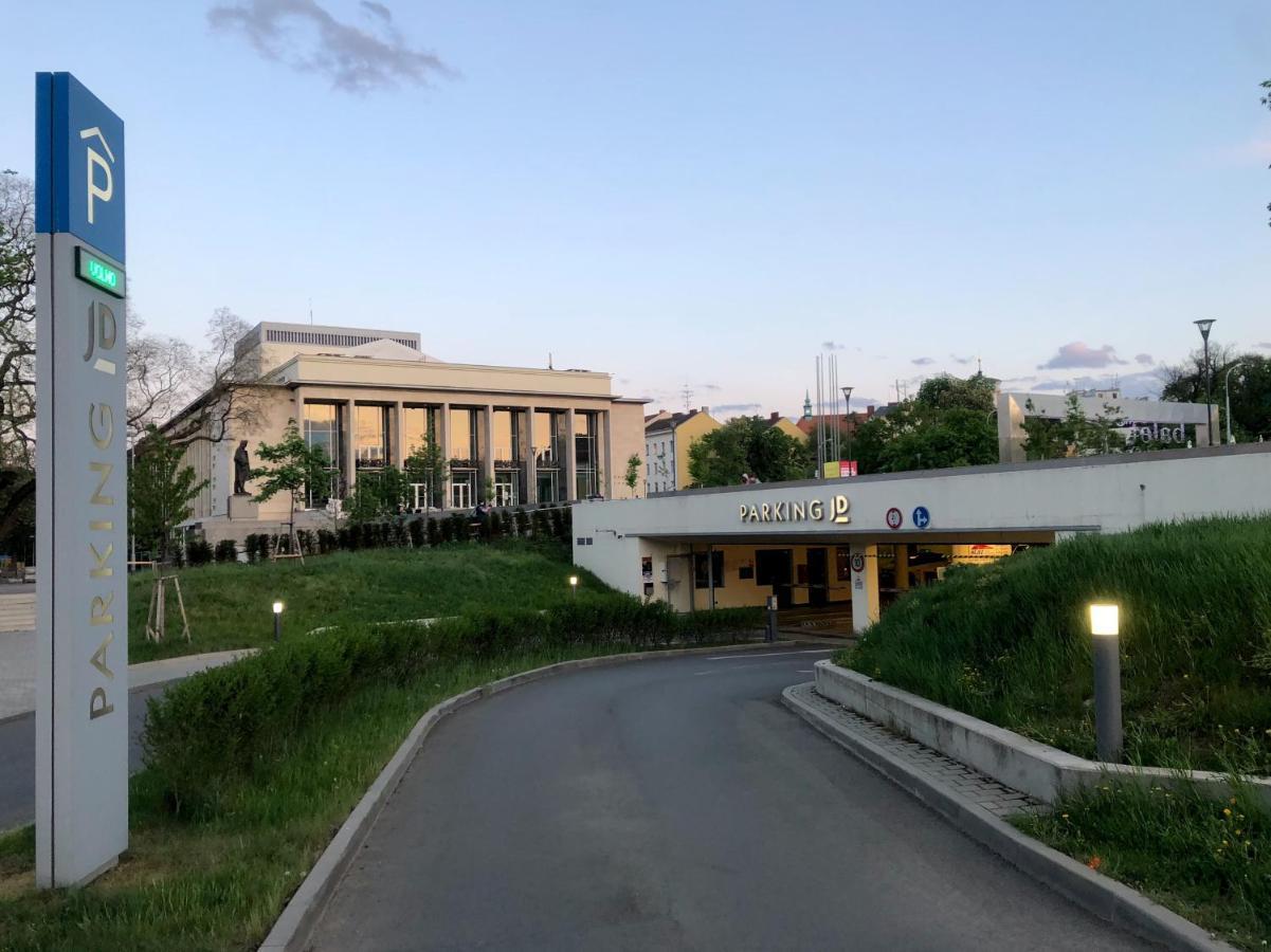 Brno Center Whirlpool Apartment エクステリア 写真